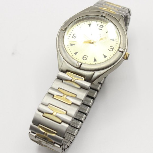 Vintage Wall St Classic Men's Watch Gray & Gold Stainless Steel Tone Runs 90's - Picture 5 of 5